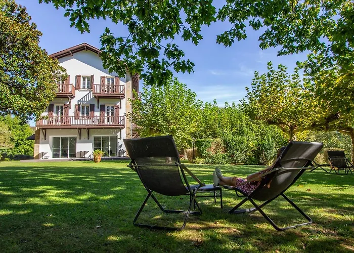Les Jardins De Bakea