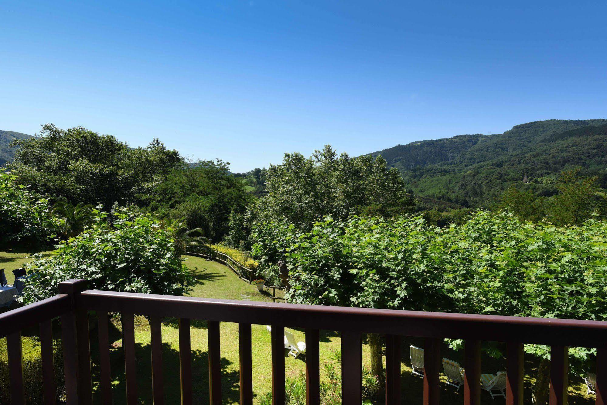 Les Jardins De Bakea